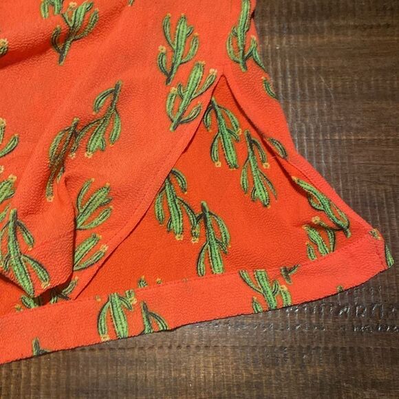 Ivy Jane ladies small Bright orange Top with Green cactus Pattern - Picture 6 of 7